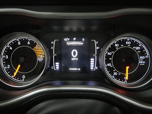 Used 2016 Jeep Cherokee Latitude w/ Comfort/Convenience Group image 15