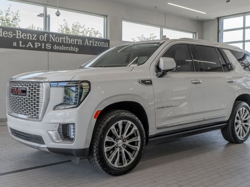 Used 2021 GMC Yukon Denali w/ Denali Premium Package AWD/4WD image 3