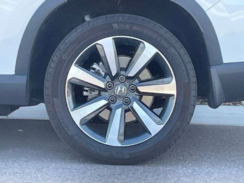 Certified 2025 Honda Pilot Touring image 20