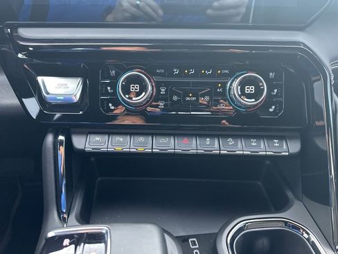 Certified 2024 GMC Sierra 1500 AT4X image 4