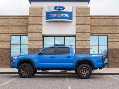 Used 2021 Toyota Tacoma TRD Off-Road image 9