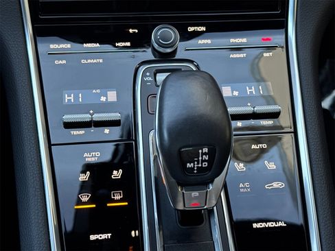 Used 2022 Porsche Panamera 4 Platinum Edition image 24