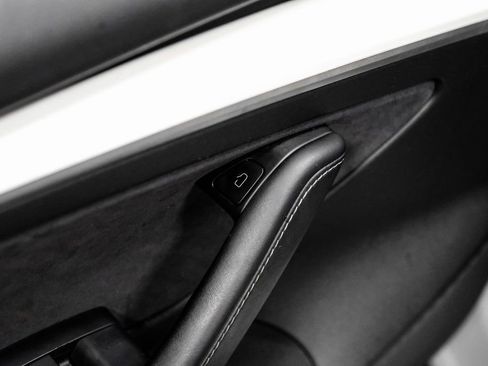 Used 2021 Tesla Model 3 Standard Range Plus image 32