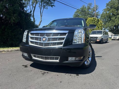 Used 2013 Cadillac Escalade ESV Platinum AWD/4WD image 2
