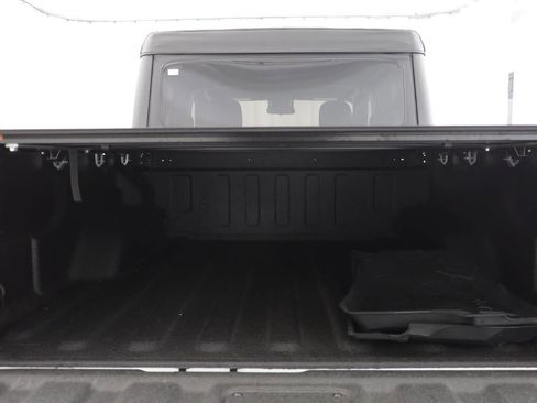 Used 2025 Jeep Gladiator Sport image 19