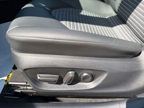 Used 2023 Toyota Camry SE FWD image 10