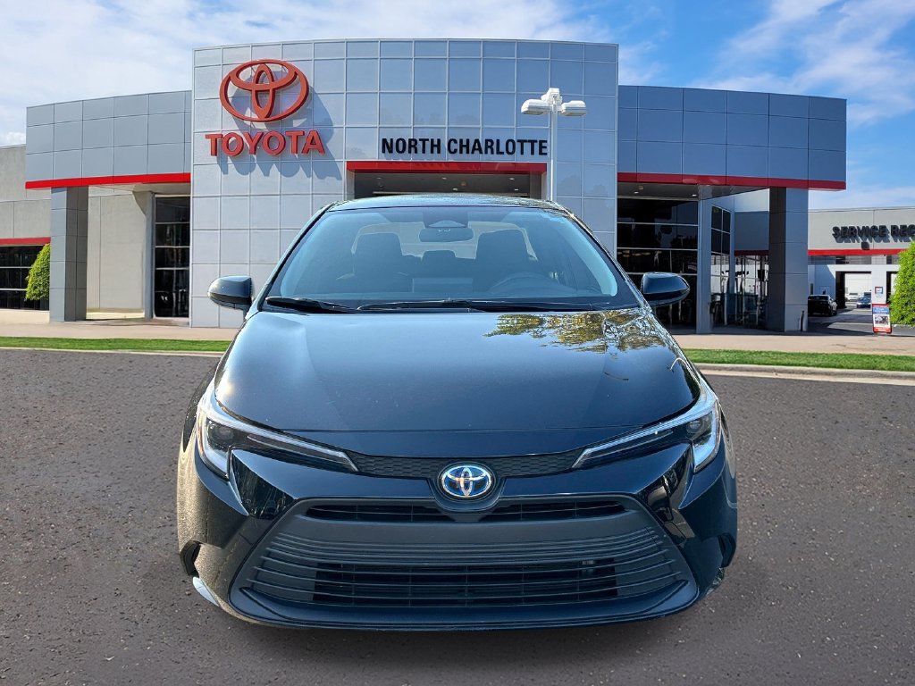 Used 2024 Toyota Corolla LE FWD image 2