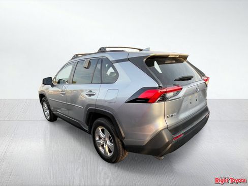 Used 2019 Toyota RAV4 XLE w/ Convenience Package FWD image 3