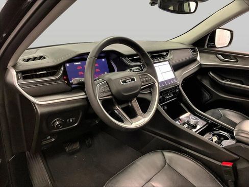 Used 2023 Jeep Grand Cherokee Limited image 12