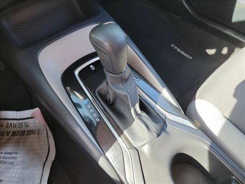 Used 2025 Toyota Corolla LE FWD image 18
