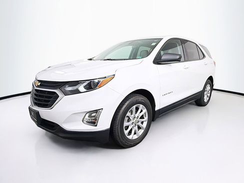 Used 2019 Chevrolet Equinox LS w/ LS Convenience Package image 3