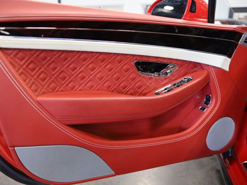 Used 2021 Bentley Continental GT image 10