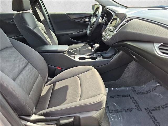 Used 2025 Chevrolet Malibu RS FWD image 19
