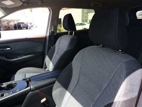 Used 2023 Nissan Rogue SV image 15