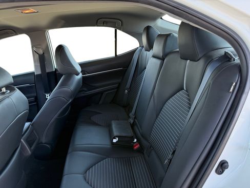 Used 2022 Toyota Camry SE w/ Carpet Mat Package (TMS) FWD image 11