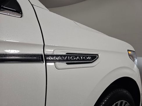 Used 2020 Lincoln Navigator Black Label w/ Cargo Convenience Package image 10