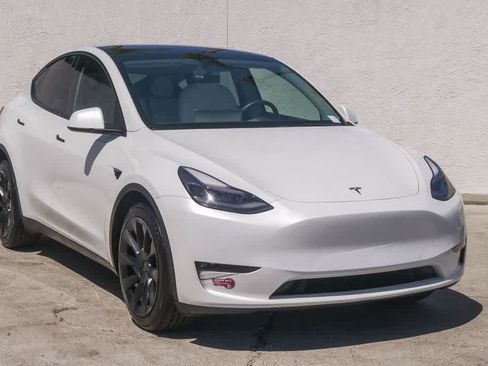 Used 2022 Tesla Model Y Long Range AWD/4WD image 3