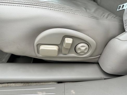 Used 2001 Cadillac Seville STS w/ Luxury Pkg image 36