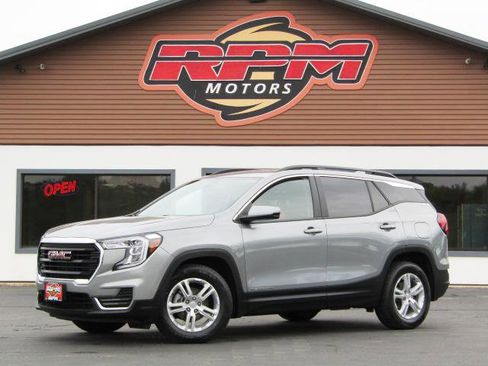 Used 2024 GMC Terrain SLE w/ Driver Convenience Package AWD/4WD image 3