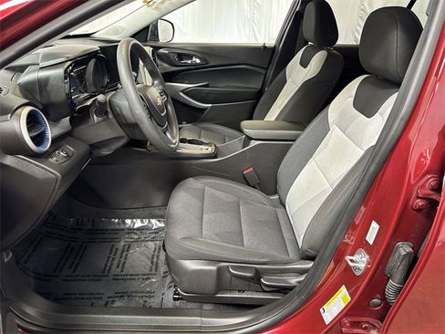 Certified 2025 Chevrolet Trax LS image 10