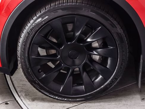 Used 2023 Tesla Model Y AWD image 10