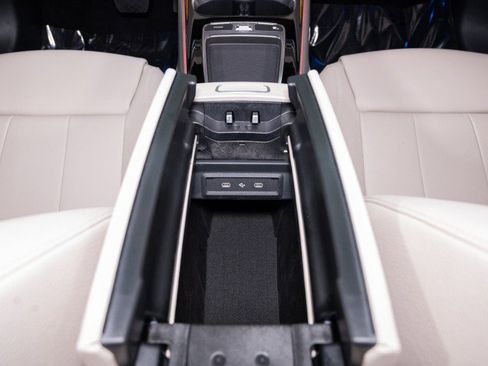 New 2026 Mercedes-Benz GLB 250 4MATIC image 21