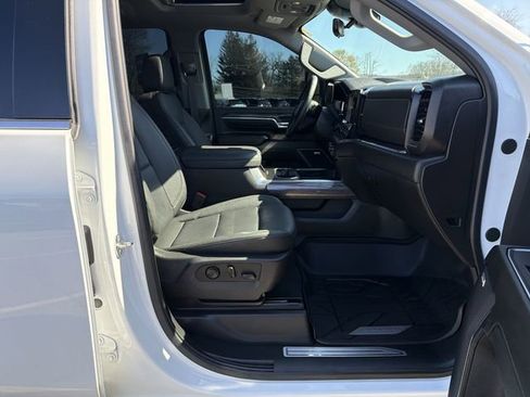 Used 2025 Chevrolet Silverado 3500 LTZ w/ LTZ Convenience Package image 29