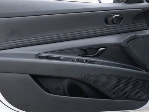 Certified 2025 Hyundai Elantra SEL image 20