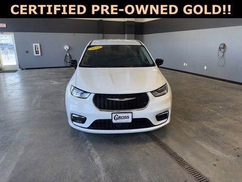 Certified 2024 Chrysler Pacifica Touring-L image 3