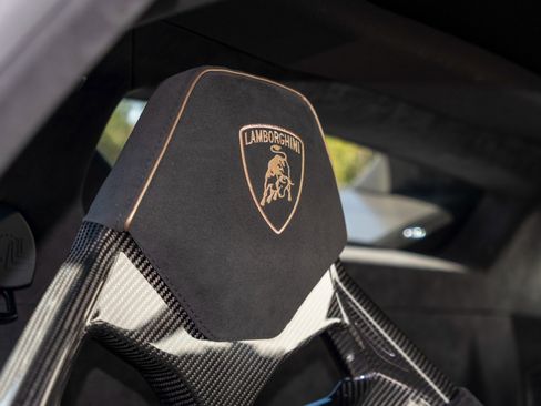 Used 2023 Lamborghini Huracan Tecnica image 12