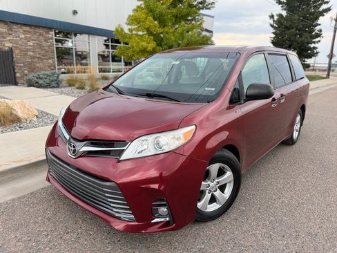 Used 2015 Toyota Sienna L FWD image 1