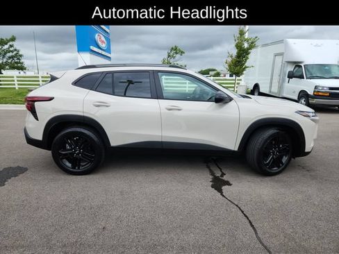 Used 2026 Chevrolet Trax ACTIV w/ Sunroof Package FWD image 12