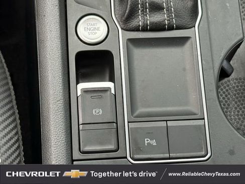 Used 2021 Volkswagen Atlas Cross Sport SE FWD image 18