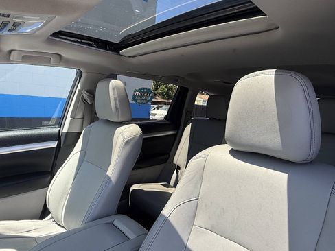 Used 2017 Toyota Highlander XLE AWD/4WD image 10