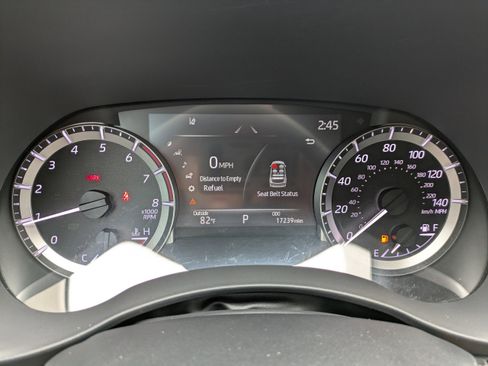 Used 2023 Toyota Highlander XLE image 29