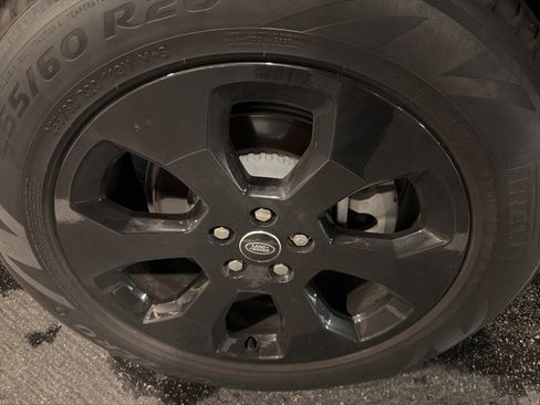 Used 2025 Land Rover Defender 110 S image 5