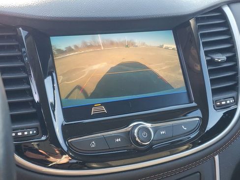 Used 2022 Chevrolet Trax LT w/ LT Convenience Package image 17