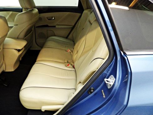 Used 2011 Toyota Venza w/ Leather Pkg FWD image 10