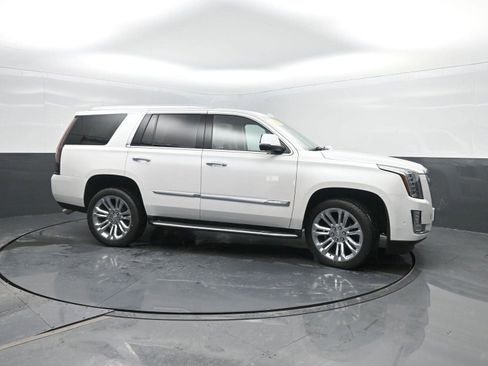 Used 2020 Cadillac Escalade Premium Luxury w/ LPO, Radiant Package image 3