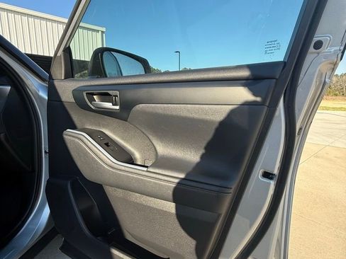 Used 2023 Toyota Highlander XSE image 18