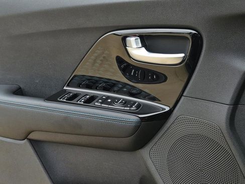 Used 2022 Kia Niro EX Premium image 21