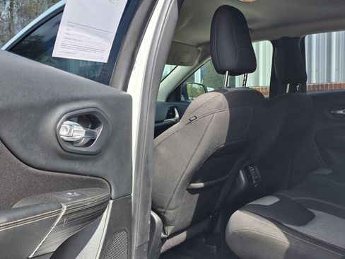 Used 2014 Jeep Cherokee Sport w/ Safety Group image 20