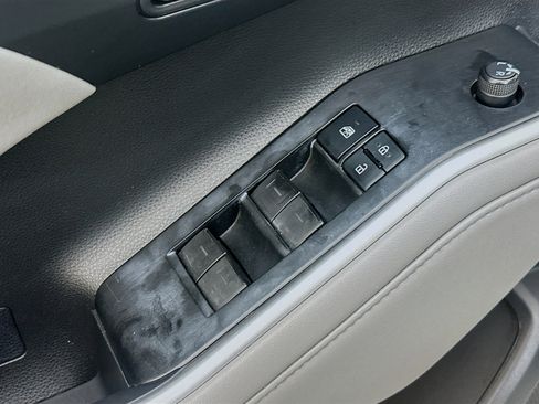 Used 2021 Toyota Highlander XLE FWD image 15