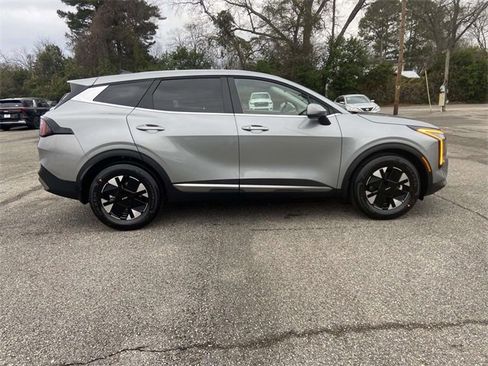 New 2026 Kia Sportage LX image 2