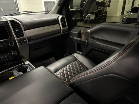 Used 2019 Ford F250 Lariat w/ Lariat Ultimate Package AWD/4WD image 32