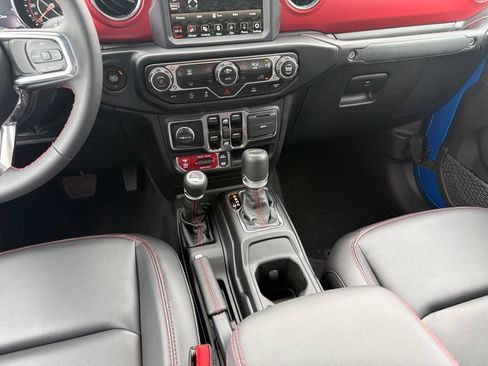 Used 2023 Jeep Gladiator Rubicon w/ LED Lighting Group AWD/4WD image 15