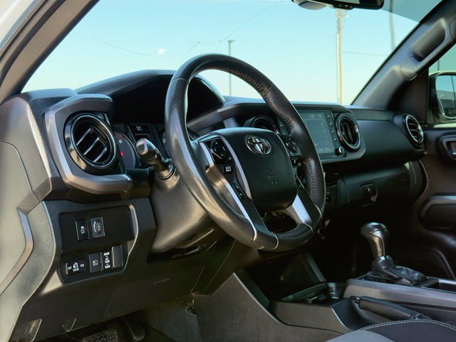 Used 2022 Toyota Tacoma TRD Off-Road AWD/4WD image 23