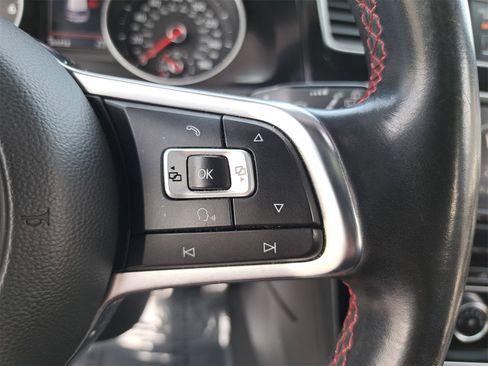 Used 2017 Volkswagen GTI SE image 17