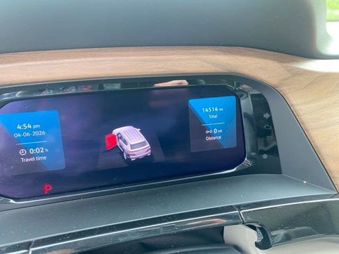 Used 2025 Volkswagen Atlas SE w/ Panoramic Sunroof Package image 6