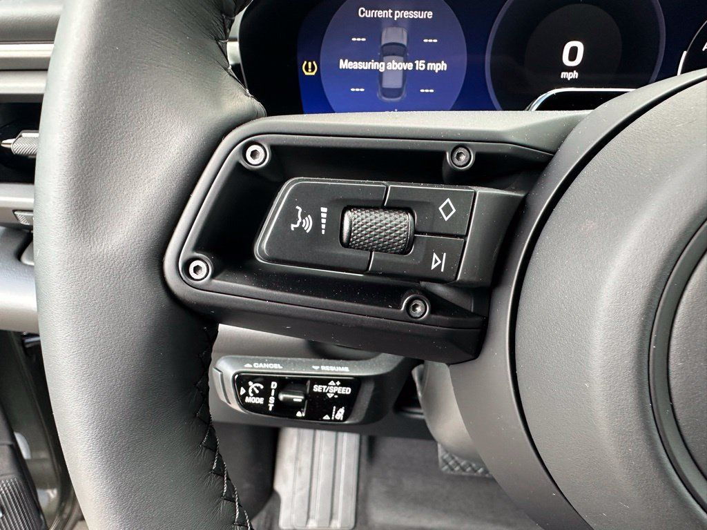 Used 2026 Porsche Macan Electric RWD image 18